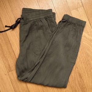 Old Navy Green Khaki Joggers. Size M.